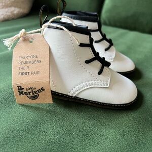 Dr. Martens Baby 1460 Crib shoe in white